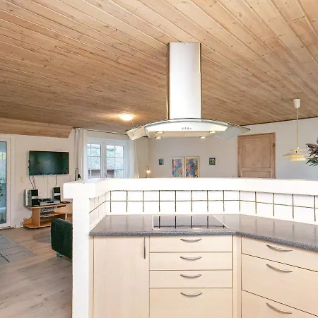10 Person In Ulfborg * Øby
