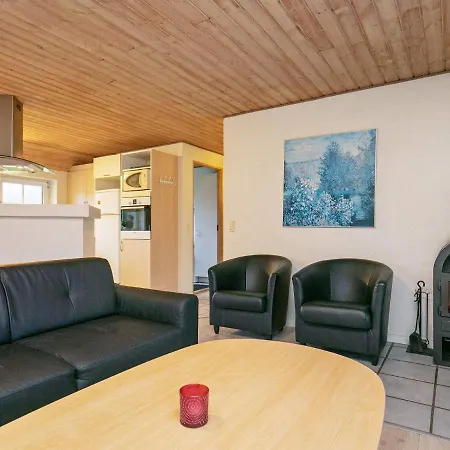 10 Person In Ulfborg *