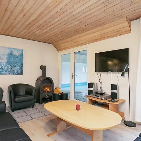 10 Person In Ulfborg * Øby